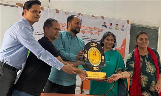 पुरस्कार वितरण के साथ गंगा स्वच्छता पखवाड़े का गरिमामय समापन, छात्राओं में जागरूकता का संदेश