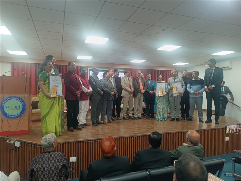 डॉ. आभा शर्मा को प्रिंसिपल ऑफ द ईयर सम्मान