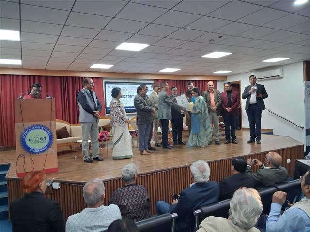 डॉ. आभा शर्मा को प्रिंसिपल ऑफ द ईयर सम्मान