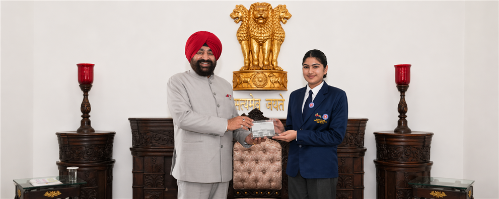 महिला महाविद्यालय हल्द्वानी की राष्ट्रीय सेवा योजना की स्वयंसेवी दिव्यांशी मिश्रा ने की माननीय राज्यपाल महोदय से शिष्टाचार भेंट